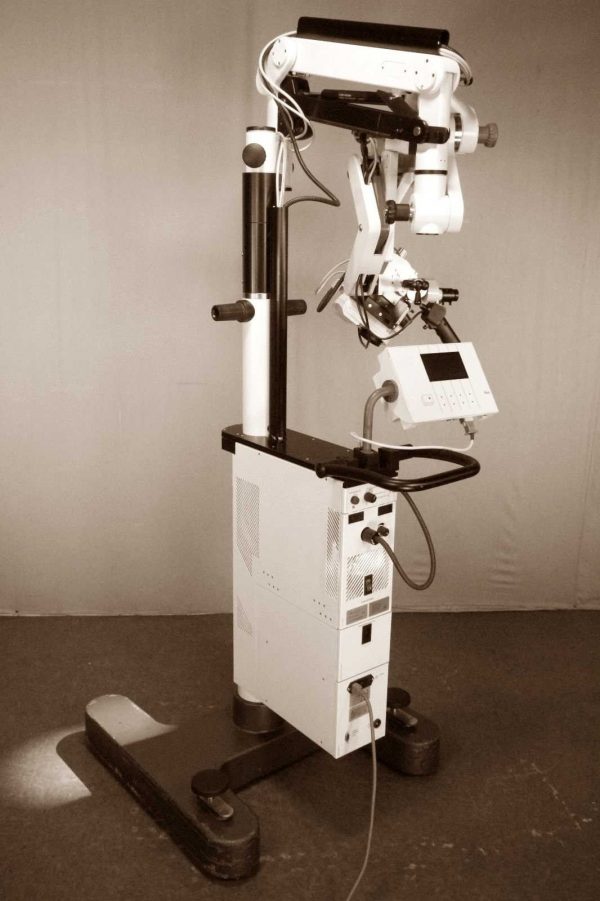 https://navaophthalmic.com/wp-content/uploads/2017/08/606-LEICA-M500N-Surgical-Microscope.jpg
