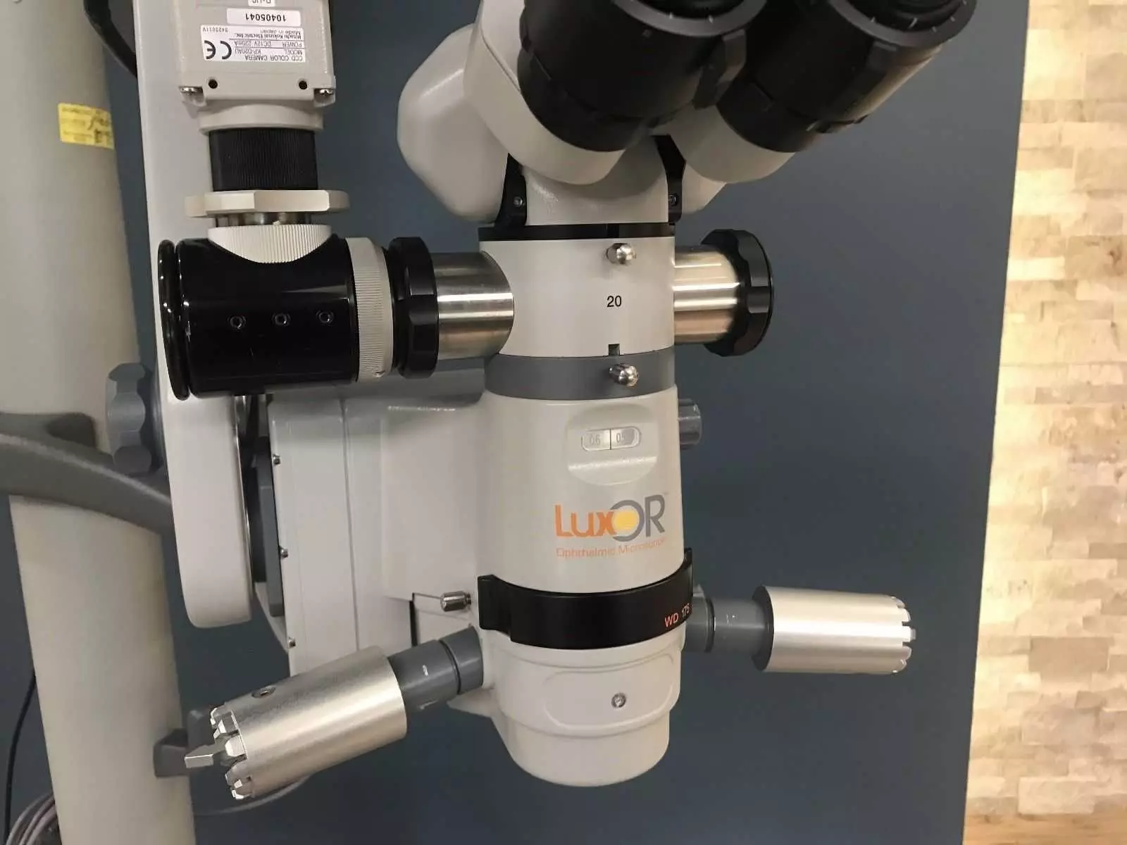 Alcon LuxOR LX3 Ophthalmic Microscope