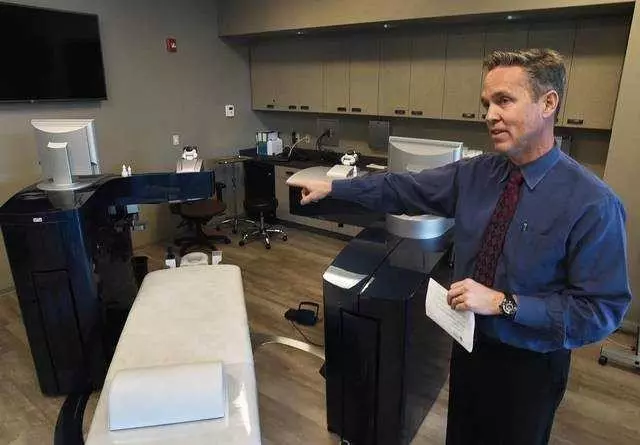 Alcon Wavelight FS200 Femtosecond Laser