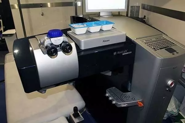 Alcon WaveLight EX500 Excimer Laser