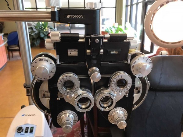 https://navaophthalmic.com/wp-content/uploads/2018/02/Instrument-Stand-IS-2500-Ophthalmic.jpg